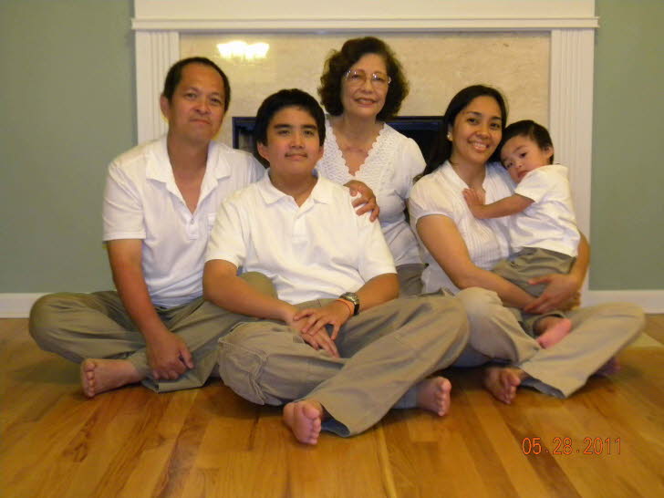 2011 Family Pict with Mama 1