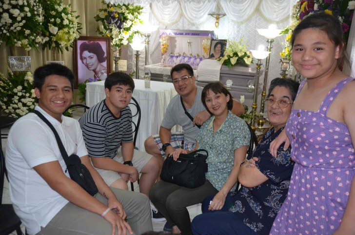 Mama`s wake (5)