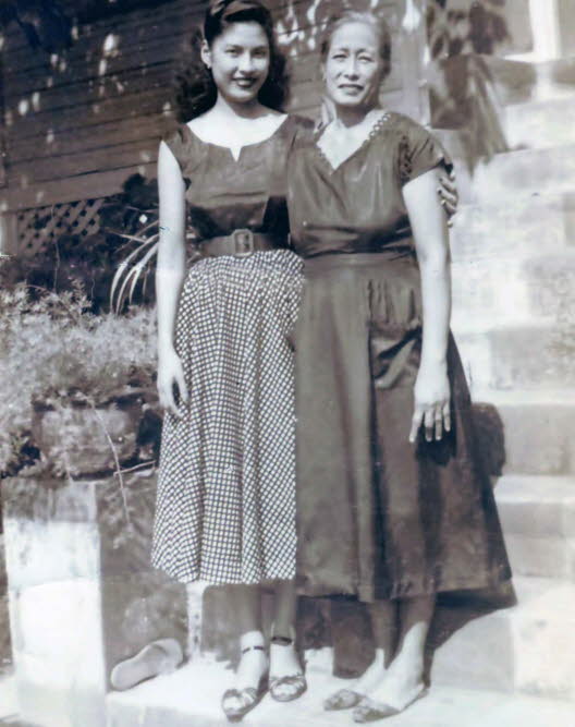 Mama & Lola Charing